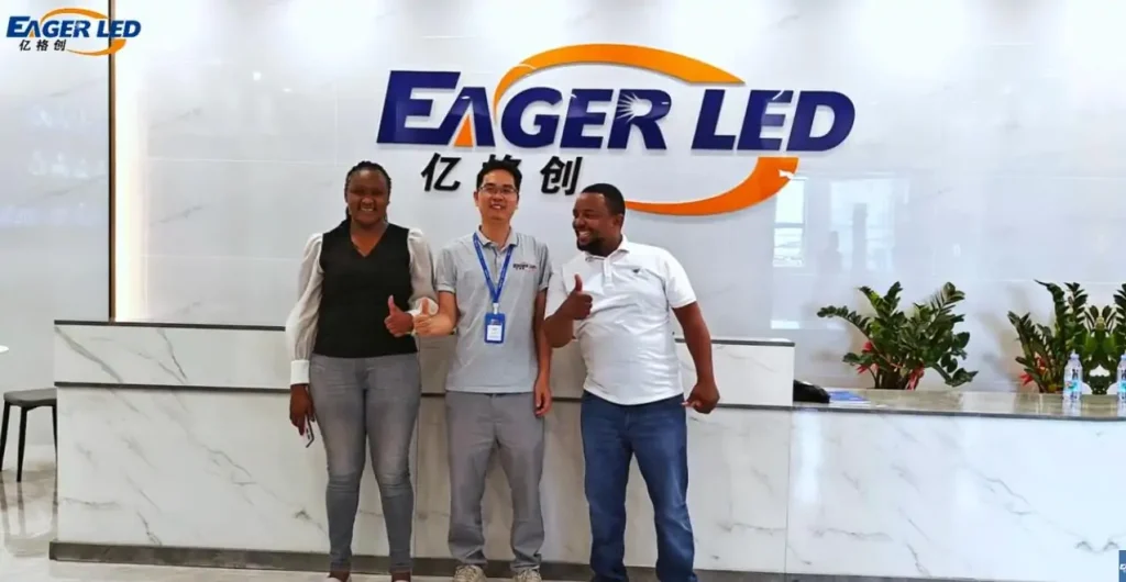 EagerLED Un fabricant de murs LED accueille un client au Kenya