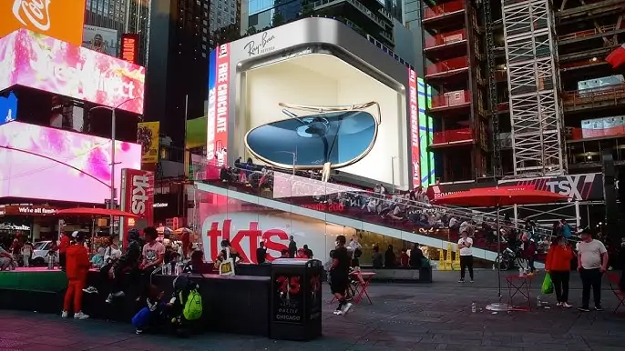 Ray-Ban 3D Billboard in Times Square