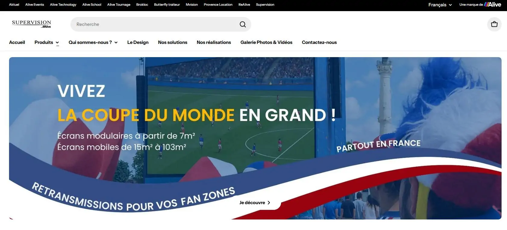 Hero banner showing a football stadium screen with fans, promoting 'VIVEZ LA COUPE DU MONDE EN GRAND' across France.