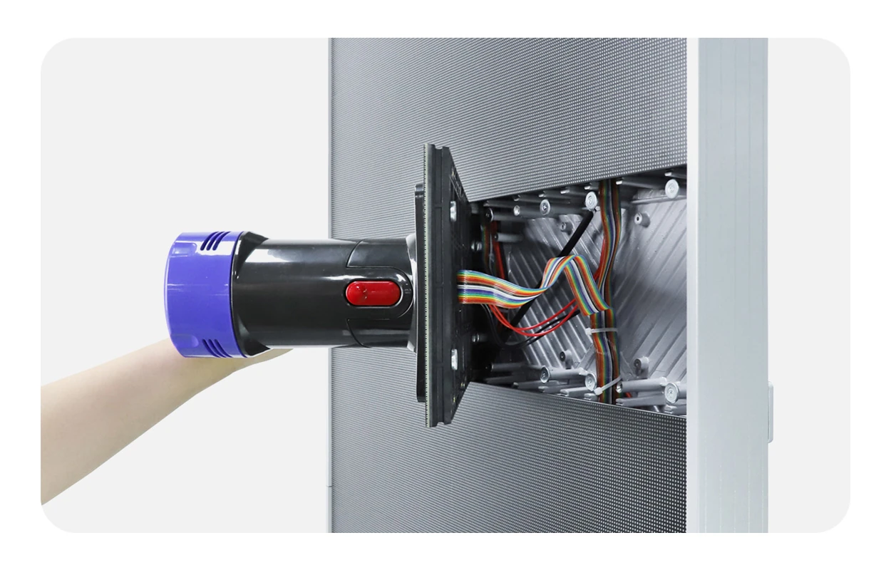 EA1920iP5 Front-Service LED Modules Front removal of an EA1920iP5 LED module with a suction service tool
