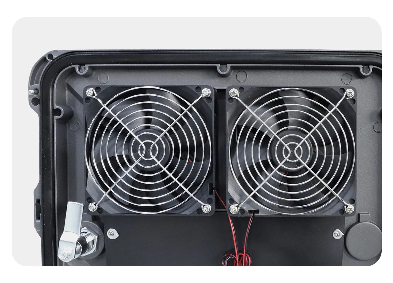 Close view of cooling fans inside the EA960R5 rear cover